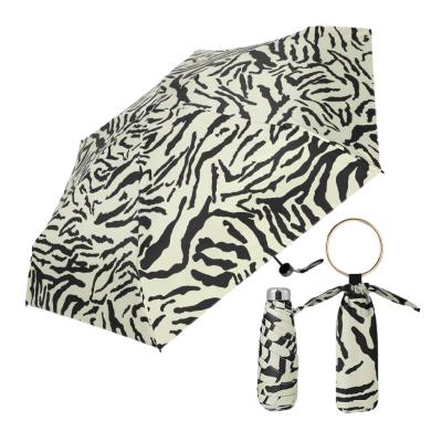 Mini parapluie pliable pour femme – Parapluie de voyage léger et compact 5 plis – Avec pochette et dragonne assorties – Imprimé zèbre