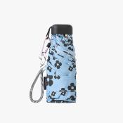 Mini parapluie pliant pour femme – Cinq volets – Léger et compact – Avec pochette et mousqueton assortis – Fleurs bleues